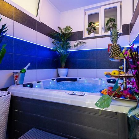 דוברובניק Apartment By The Way Hot Tub And Free Parking מראה חיצוני תמונה