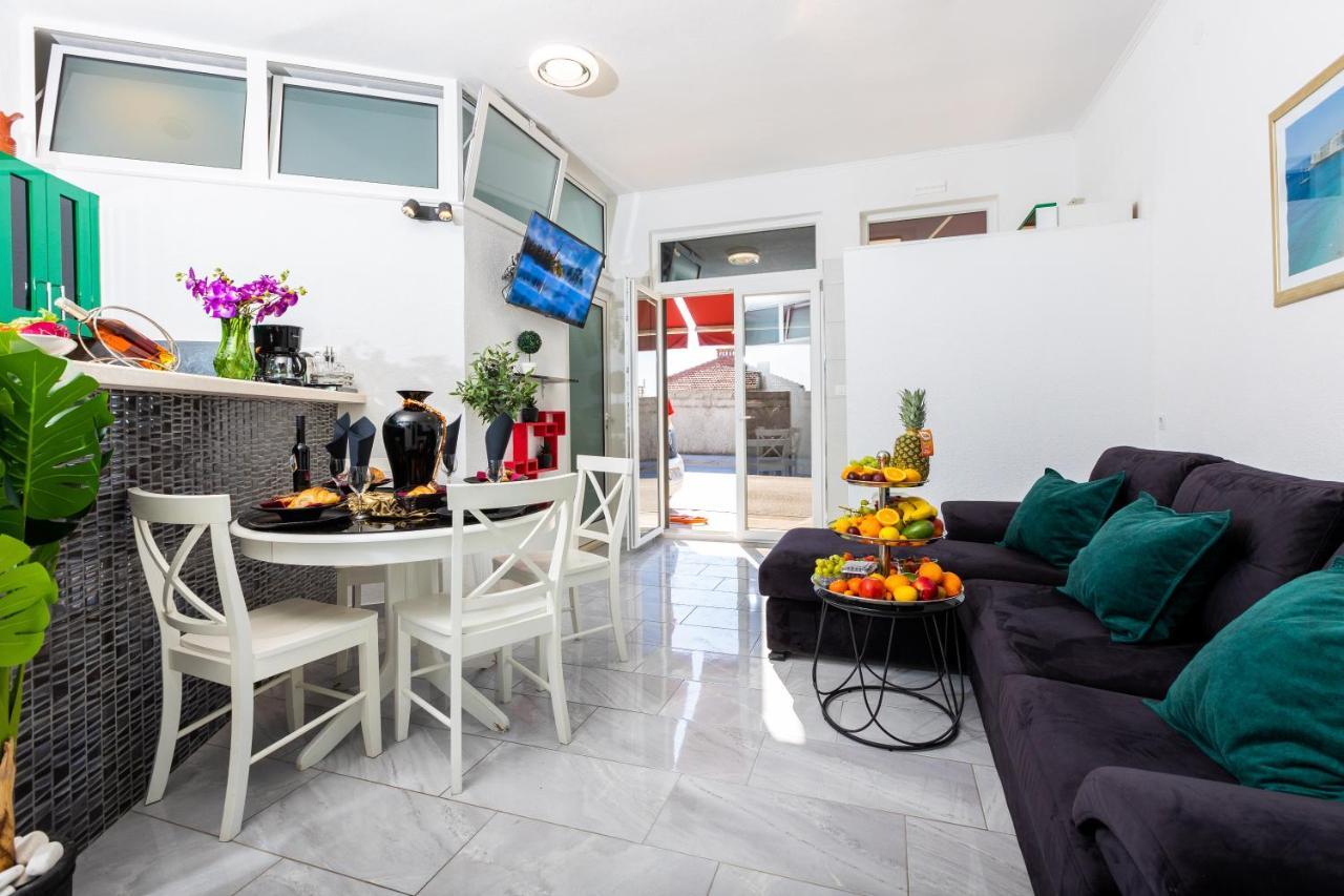 דוברובניק Apartment By The Way Hot Tub And Free Parking מראה חיצוני תמונה
