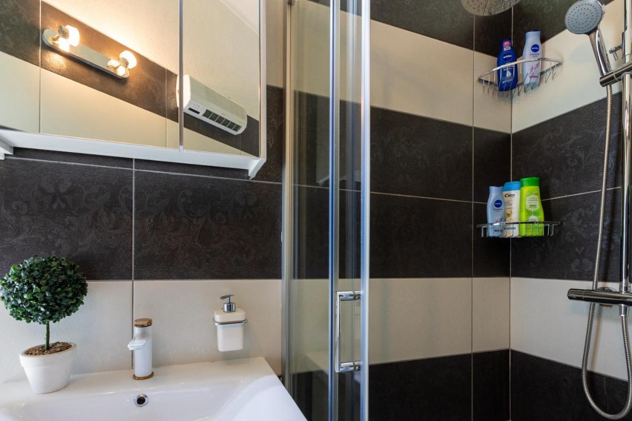דוברובניק Apartment By The Way Hot Tub And Free Parking מראה חיצוני תמונה