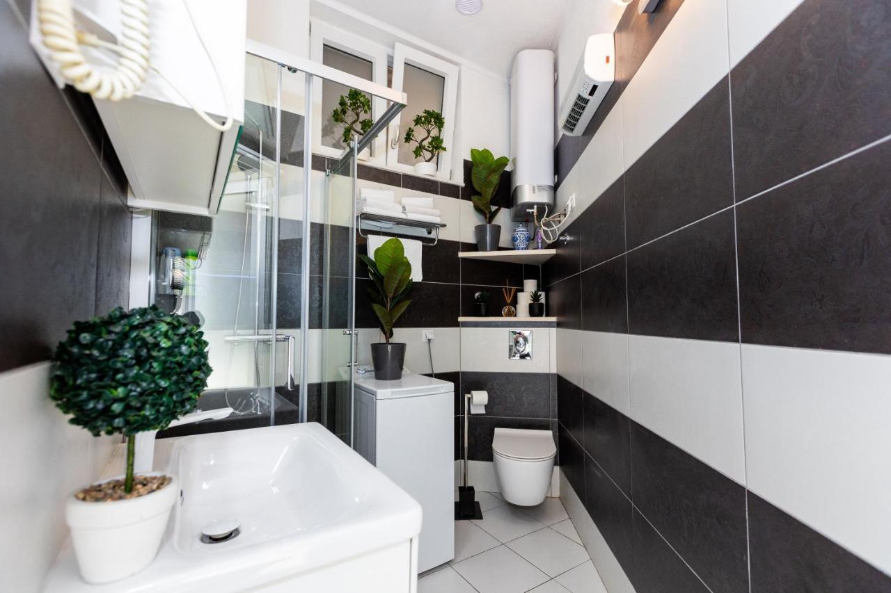 דוברובניק Apartment By The Way Hot Tub And Free Parking מראה חיצוני תמונה