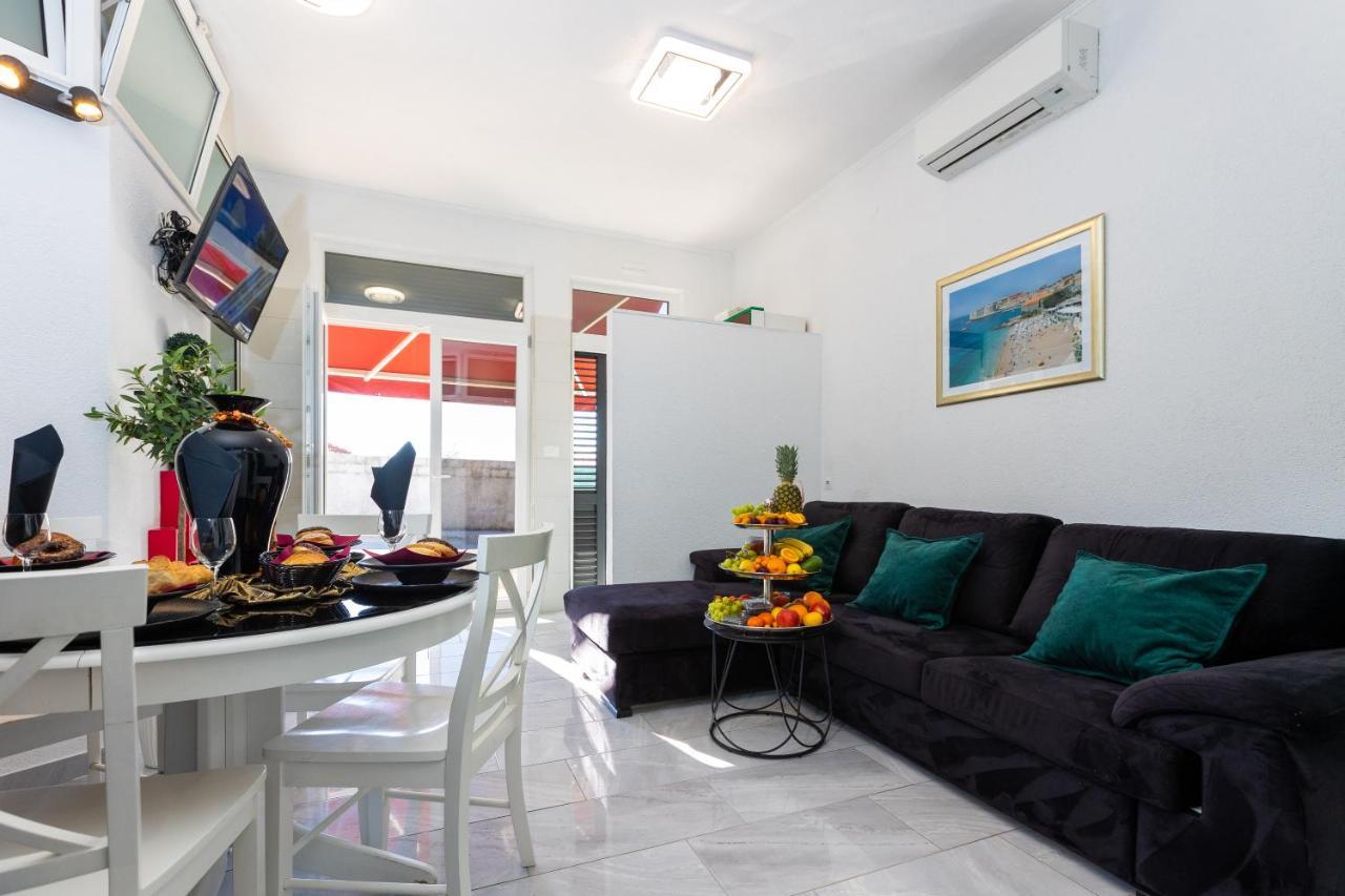 דוברובניק Apartment By The Way Hot Tub And Free Parking מראה חיצוני תמונה